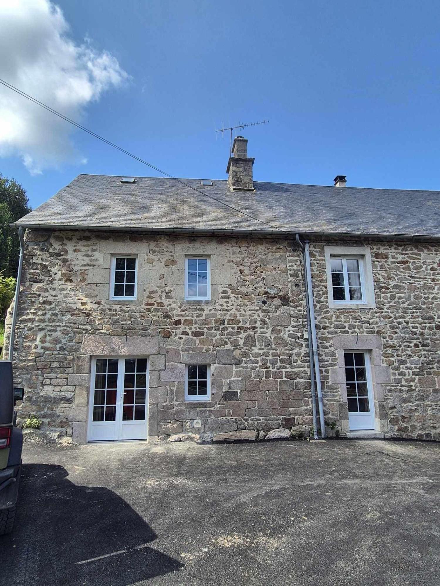 Gite Equestre, Belle Maison Ancienne En Pierre Apartment Saint-Setiers Exterior photo